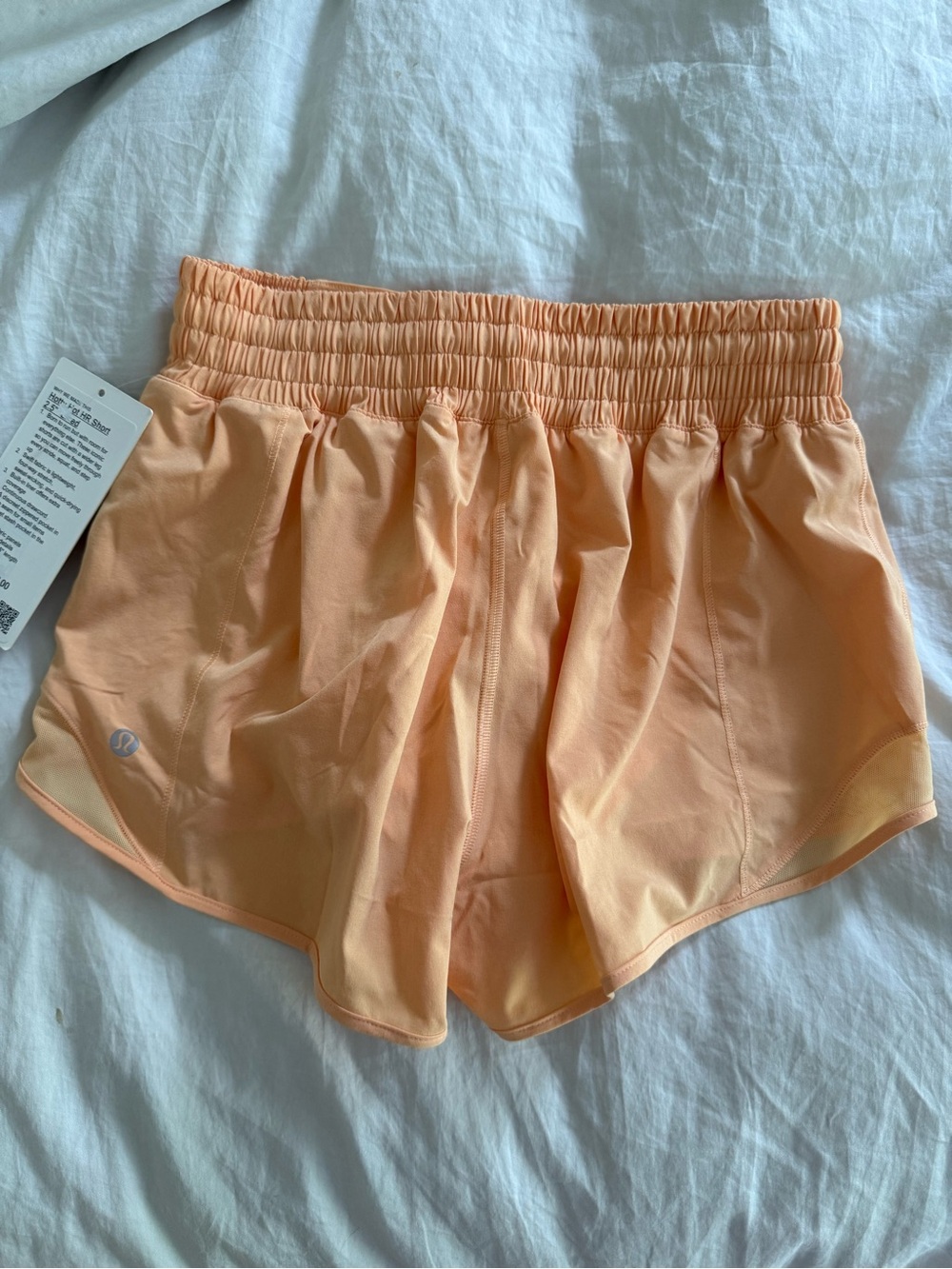 BRAND NEW size 6 LULULEMON. Light Peach HOTTY HOT 2.5” Shorts - Elastic Waist